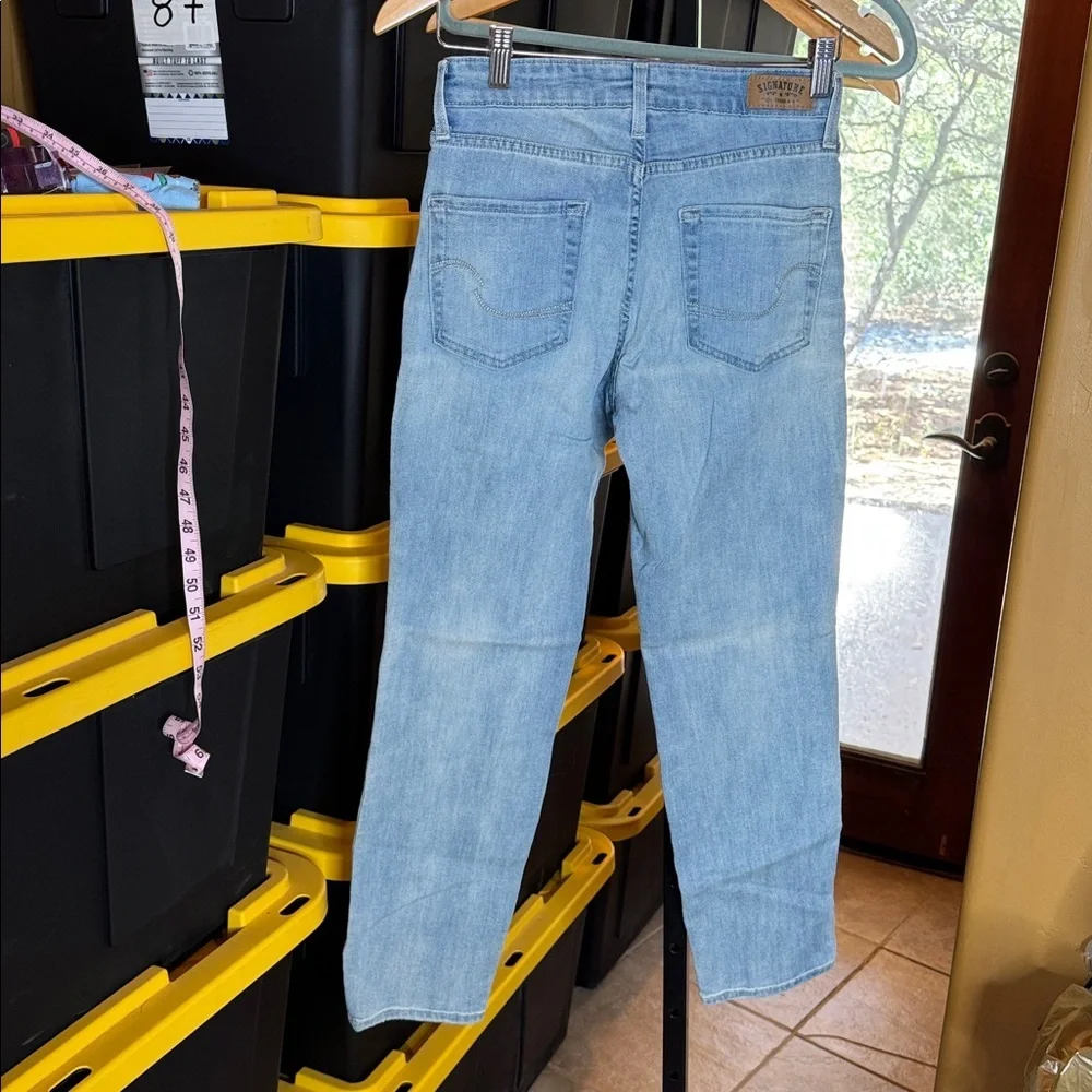 Signature by Levi Strauss & Co. Women's Mid Rise Slim Cuffed Jeans Size 4 / 27 - Picture 10 of 15